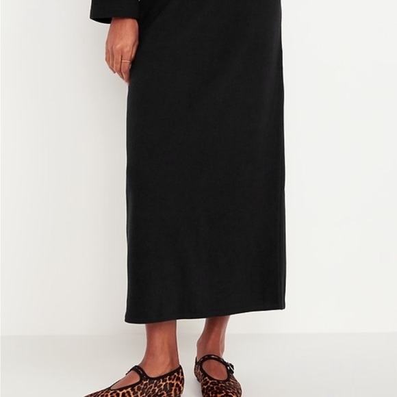 Old Navy Black Midi Pencil Skirt with Slit - Picture 7 of 7